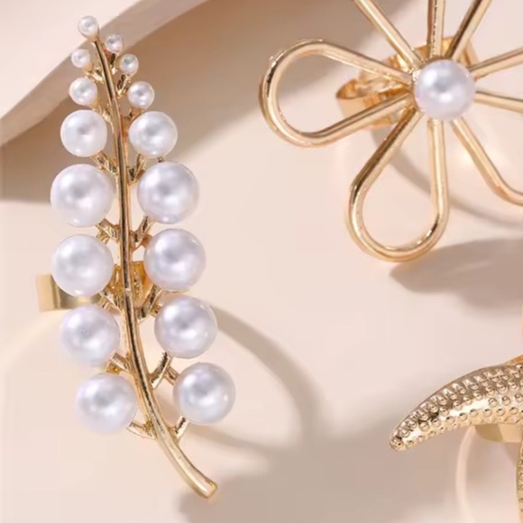 Zara new!!!
model adjustable casual leaf 
Gold and Pearl Women's Ring - Picture 7 of 7